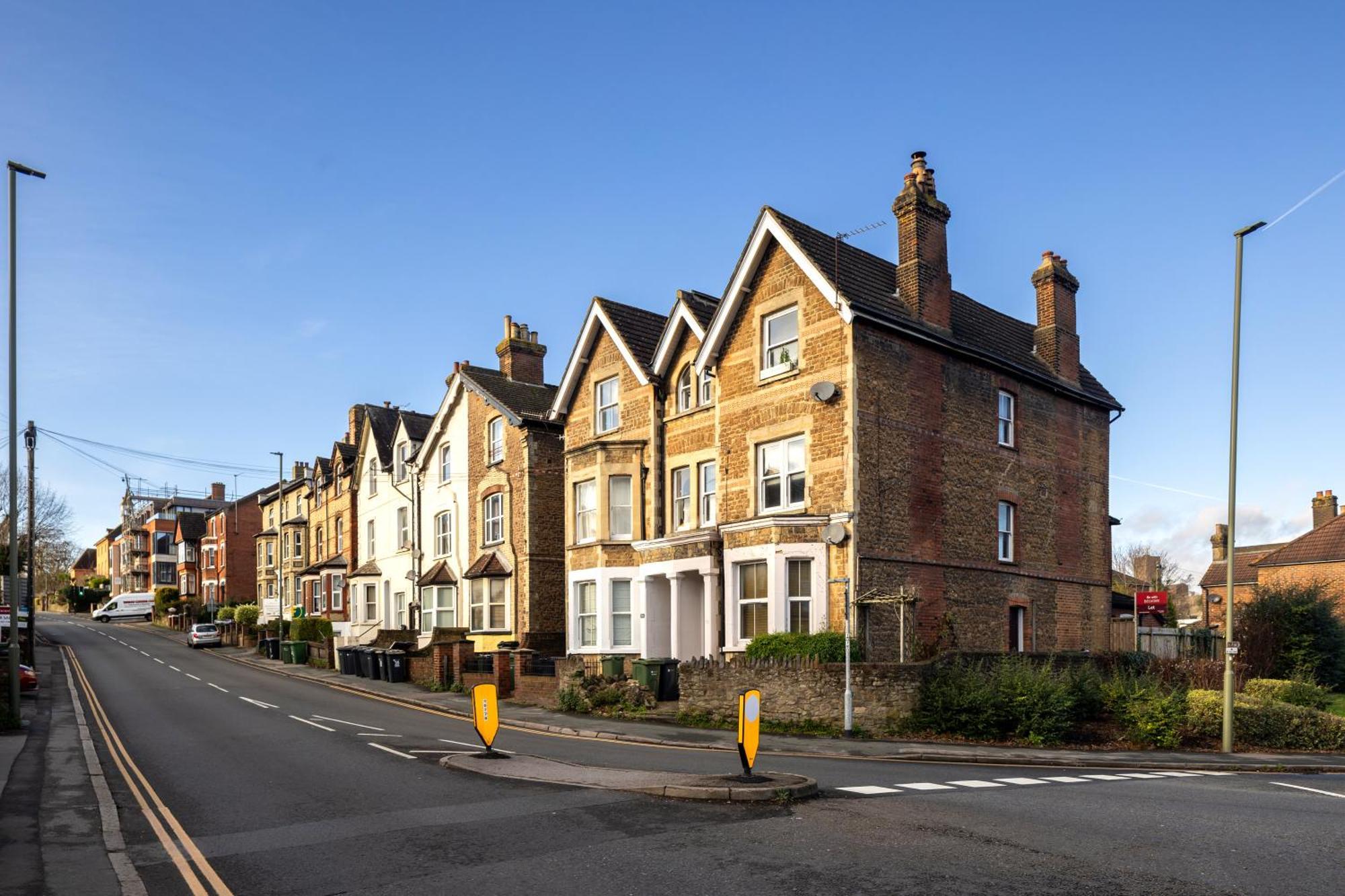 Апартаменты Guildford Station With Parking Экстерьер фото